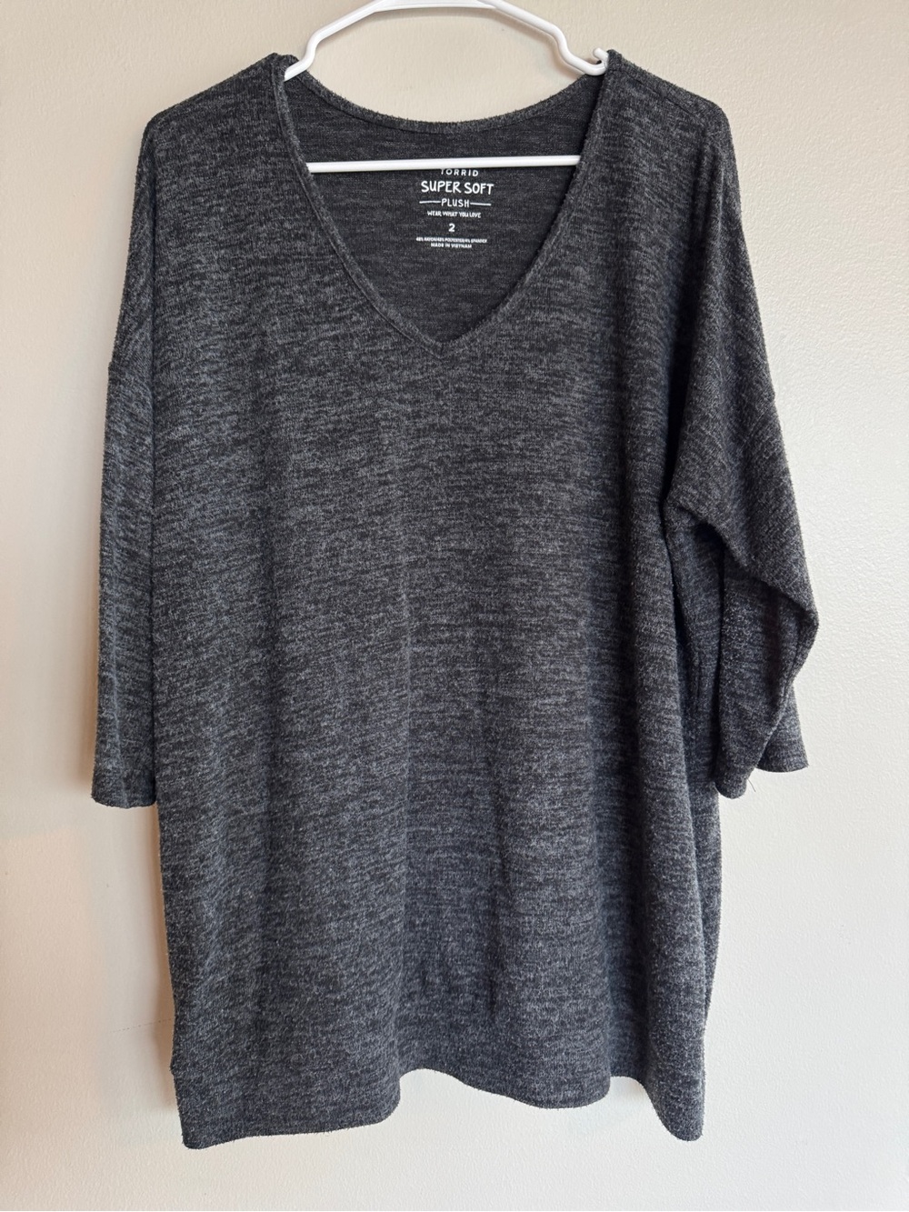 TORRID Super Soft Plush V Neck Tee Grey 3/4 Sleeve Drop Shoulder Top 2 2X
